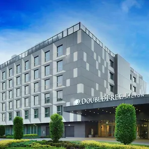 מלון Doubletree By Hilton & Convention Center