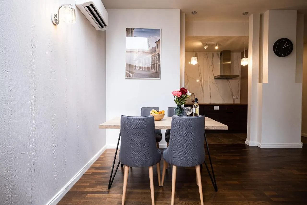 Old Town Vistula Premium Apartments Krakow 3*,